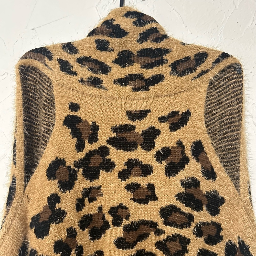 Women’s Fuzzy Leopard Print Open Front Handkerchi… - image 7